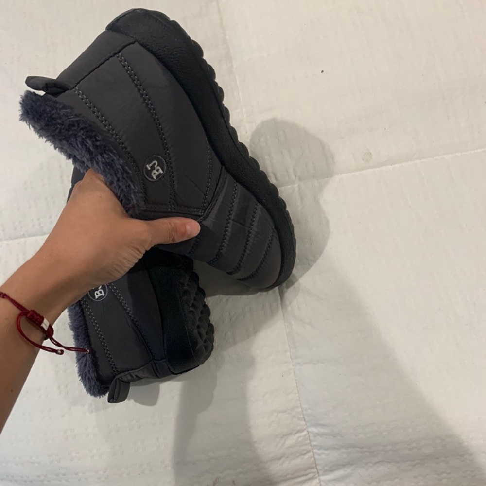 Snow boots